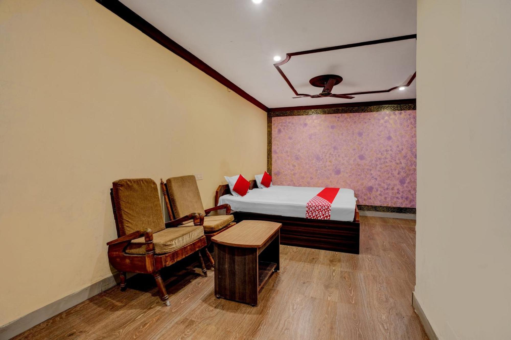 Oyo Royal Visakha Beach Guest House วิสาขปัตนัม ภายนอก รูปภาพ
