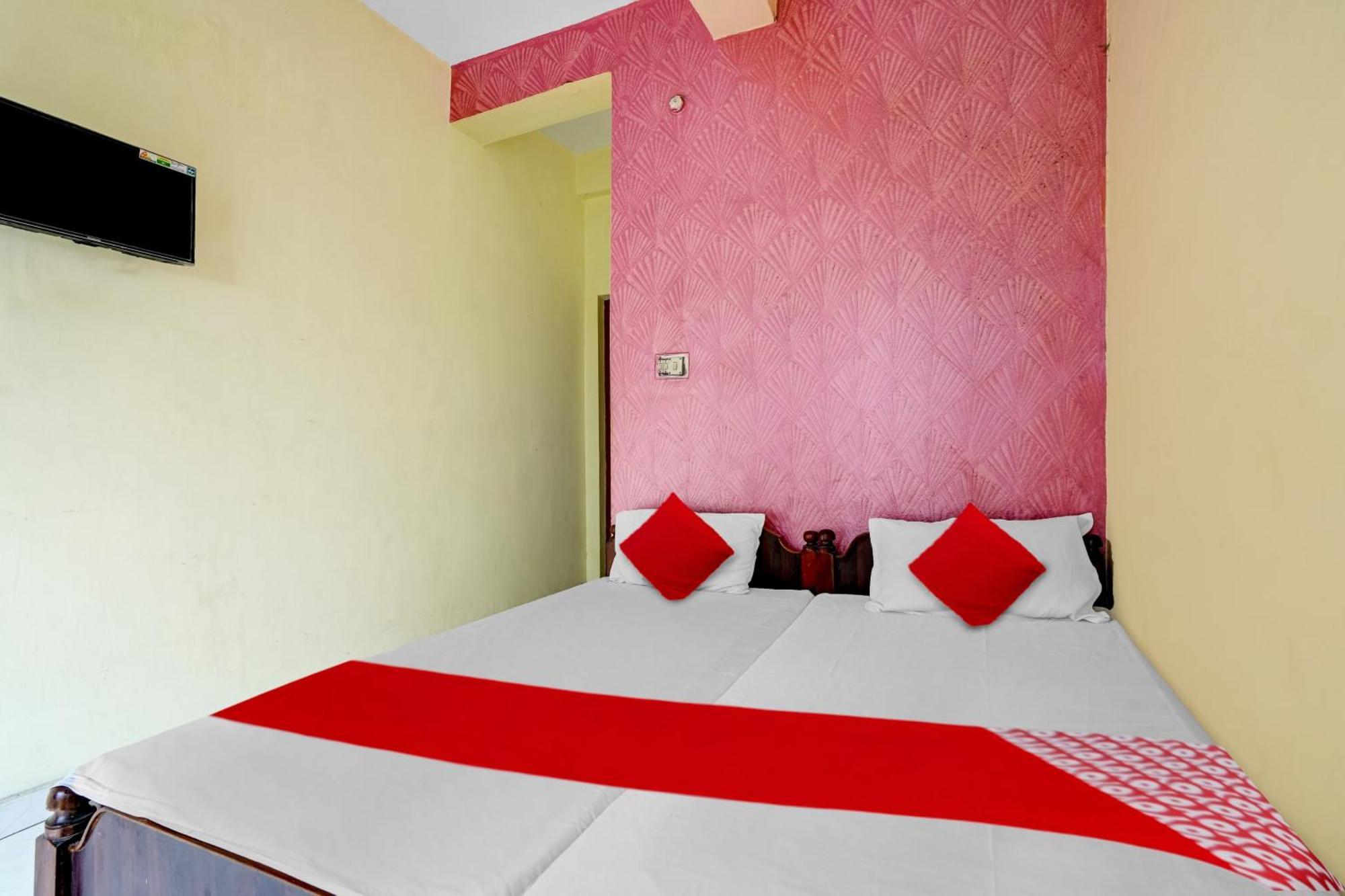 Oyo Royal Visakha Beach Guest House วิสาขปัตนัม ภายนอก รูปภาพ
