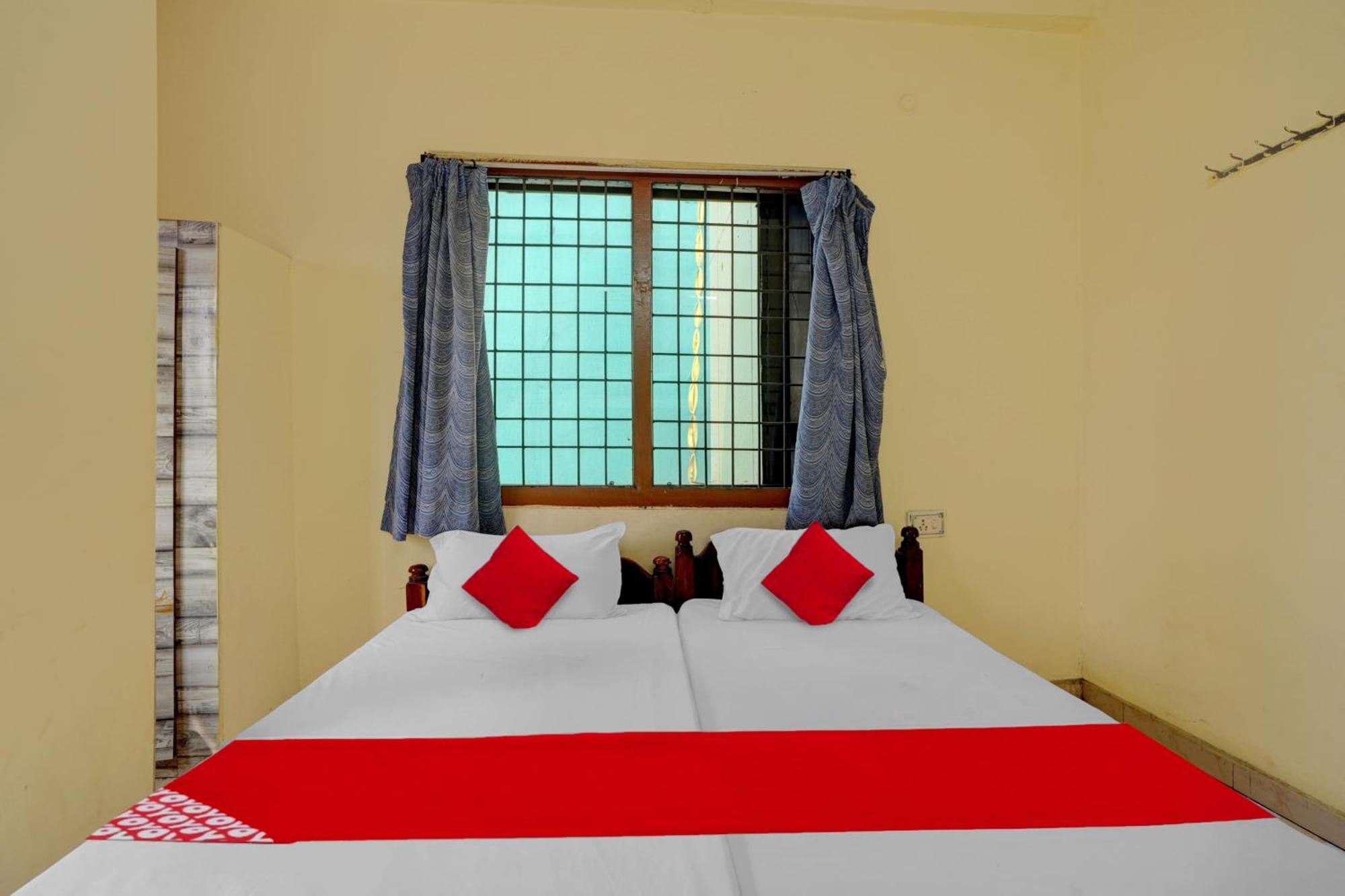 Oyo Royal Visakha Beach Guest House วิสาขปัตนัม ภายนอก รูปภาพ