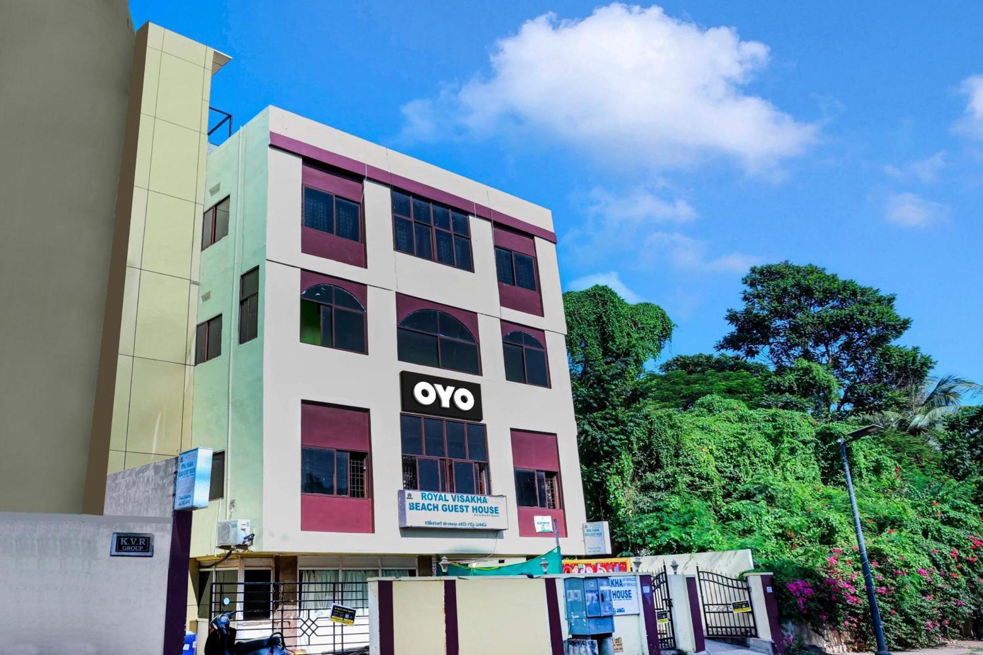 Oyo Royal Visakha Beach Guest House วิสาขปัตนัม ภายนอก รูปภาพ