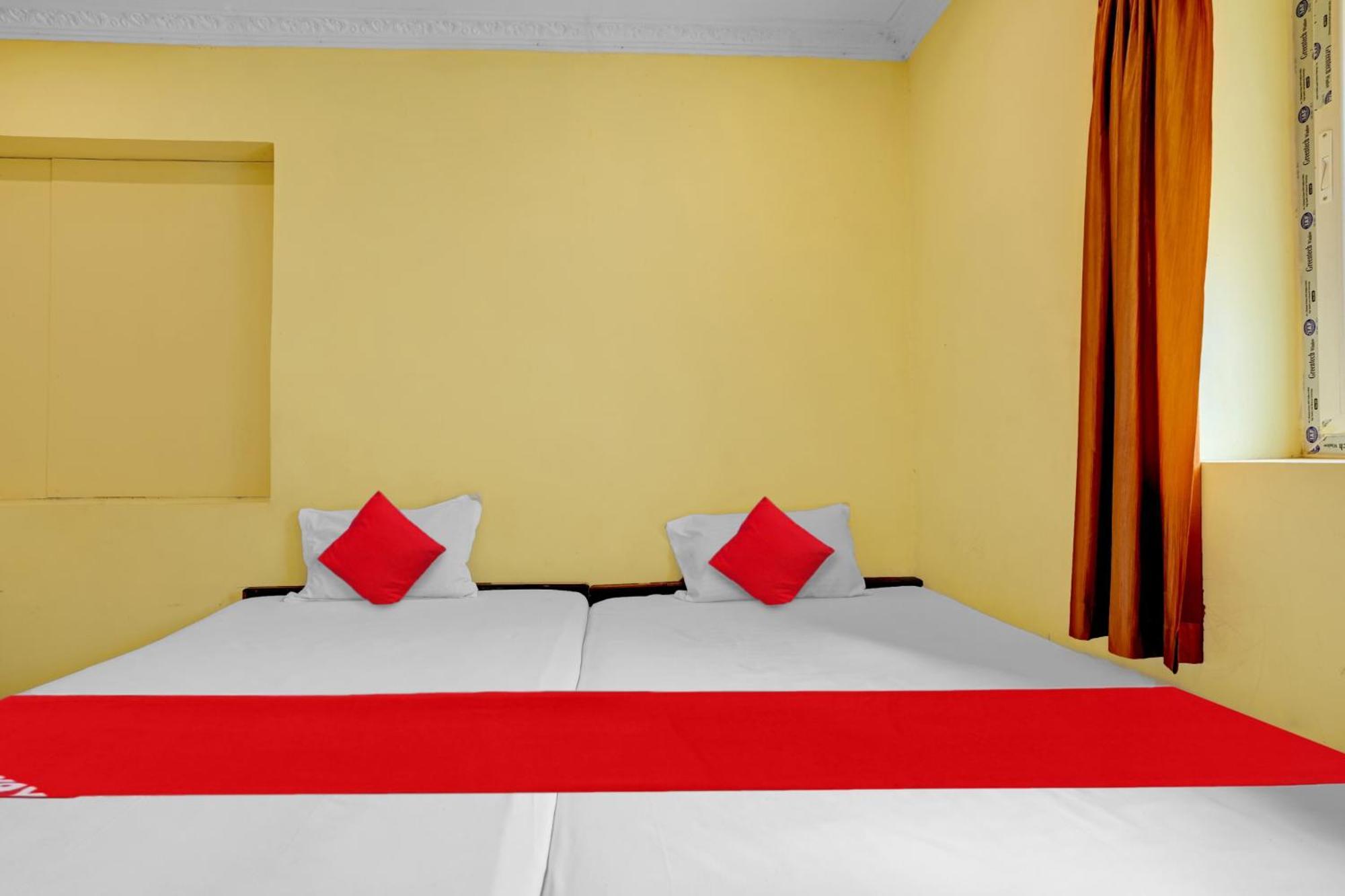 Oyo Royal Visakha Beach Guest House วิสาขปัตนัม ภายนอก รูปภาพ