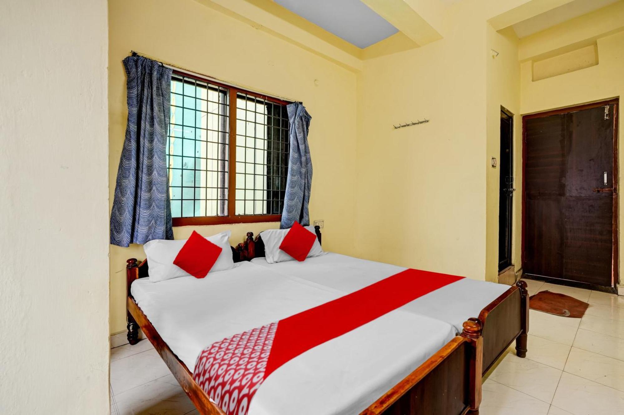 Oyo Royal Visakha Beach Guest House วิสาขปัตนัม ภายนอก รูปภาพ