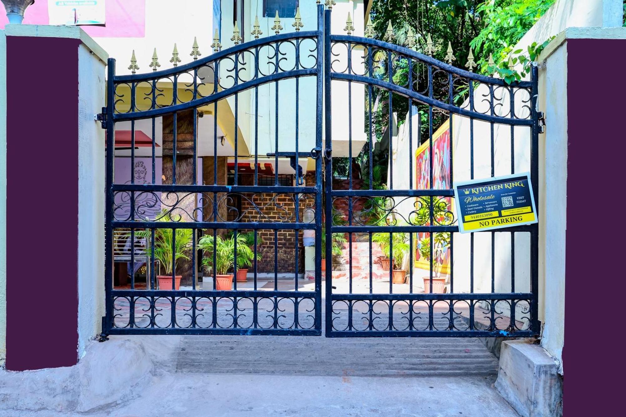 Oyo Royal Visakha Beach Guest House วิสาขปัตนัม ภายนอก รูปภาพ